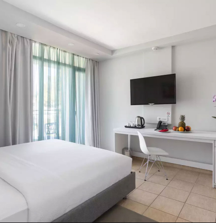 TWO BEDROOM SWIM UP FAMILY SUITE