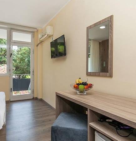 Standardna soba (strana brdo)  1/3 FRANCUSKI BALKON