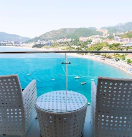 GRANDE APARTMAN – dnevni boravak + 3 sobe; pogled more